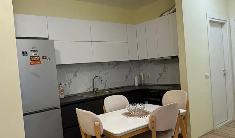 Tirane, jepet me qera apartament 2+1 Kati 6, 750 € 