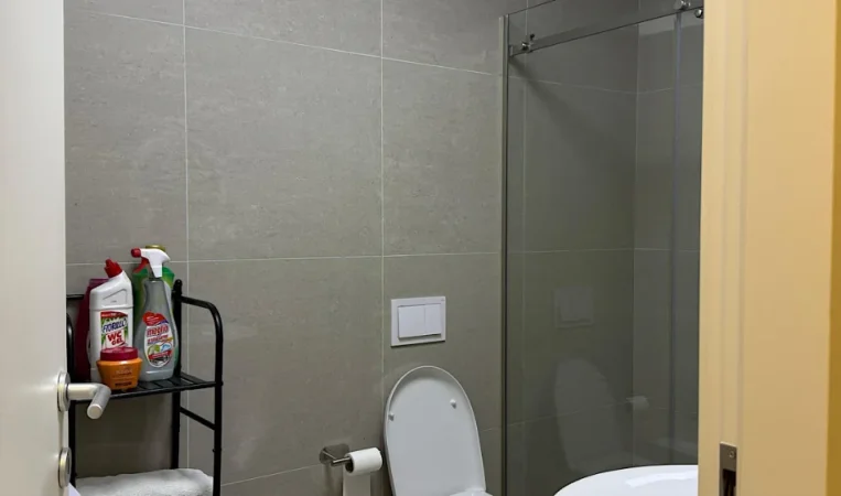 Tirane, jepet me qera apartament 2+1 Kati 6, 750 € 