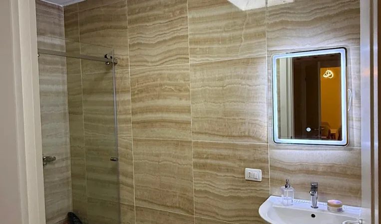 Tirane, jepet me qera apartament 2+1 Kati 6, 750 € 