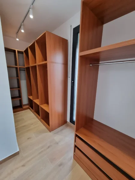 Tirane, jepet me qera apartament Kati 8, 100 m² 750 € (rruga e dibres)
