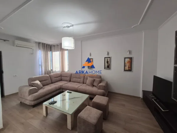 Tirane, jepet me qera apartament 1+1+Ballkon Kati 4, 94 m² 1.000 € 