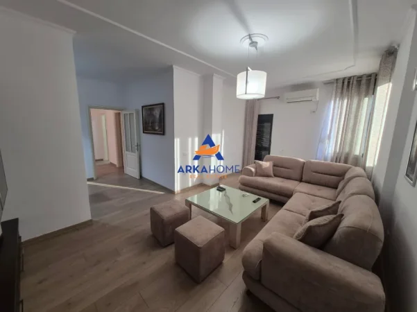 Tirane, jepet me qera apartament 1+1+Ballkon Kati 4, 94 m² 1.000 € 