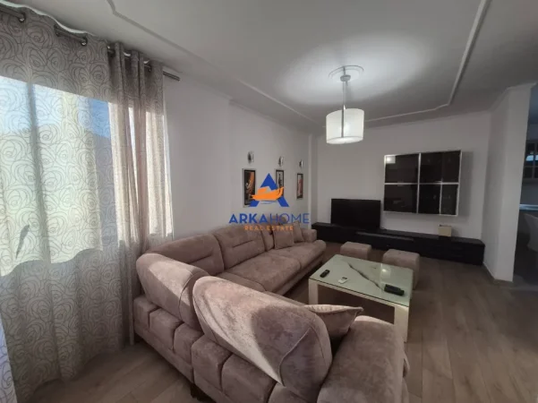 Tirane, jepet me qera apartament 1+1+Ballkon Kati 4, 94 m² 1.000 € 