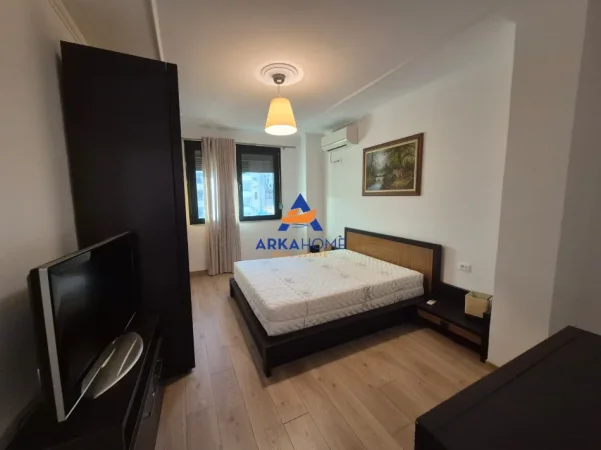 Tirane, jepet me qera apartament 1+1+Ballkon Kati 4, 94 m² 1.000 € 