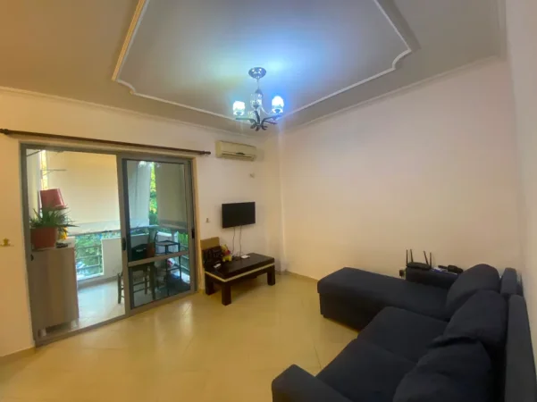 Tirane, jepet me qera apartament 1+1 Kati 3, 65 m² 300 € (Fresk prane Spar 2)
