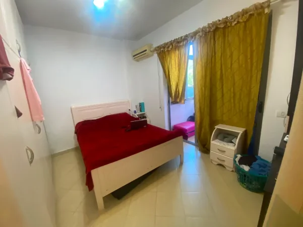 Tirane, jepet me qera apartament 1+1 Kati 3, 65 m² 300 € (Fresk prane Spar 2)
