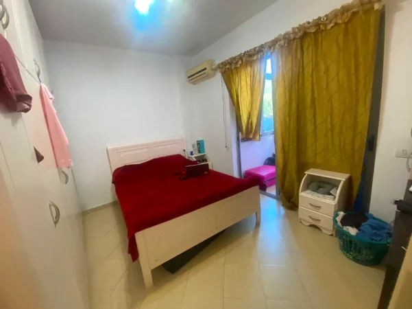 Tirane, jepet me qera apartament 1+1 Kati 3, 65 m² 300 € (Fresk prane Spar 2)