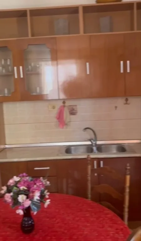 Tirane, jepet me qera apartament 2+1 Kati 1, 80 m² 400 € (Spitali Amerikan 2)