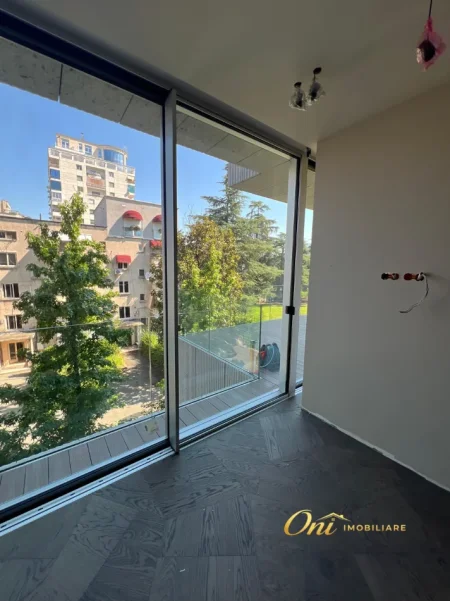 Tirane, jepet me qera zyre Kati 2, 35 m² 1.000 € (BLLOK)