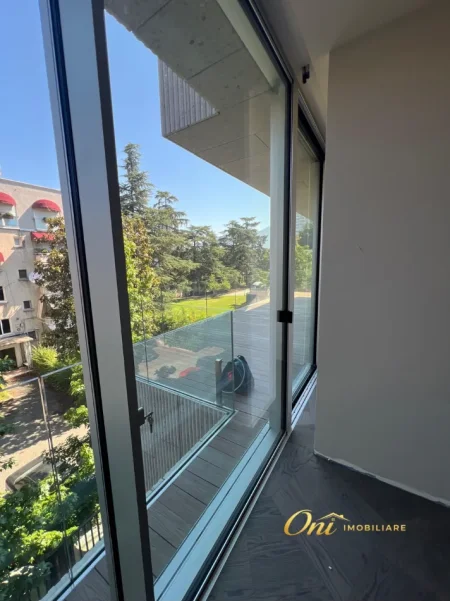 Tirane, jepet me qera zyre Kati 2, 35 m² 1.000 € (BLLOK)