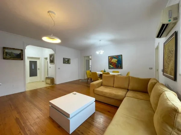 Tirane, jepet me qera apartament 2+1 Kati 4, 120 m² 800 € (Rruga e Kosovareve.)