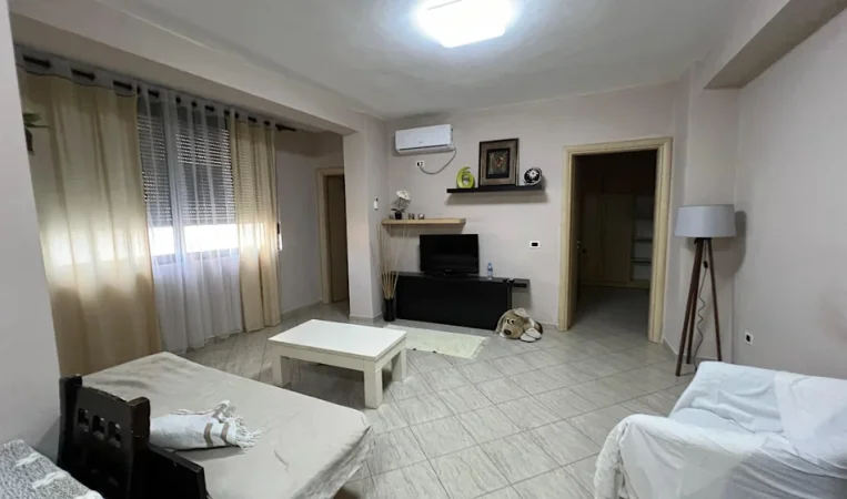 Tirane, jepet me qera apartament 2+1 Kati 3, 70 m² 700 € 