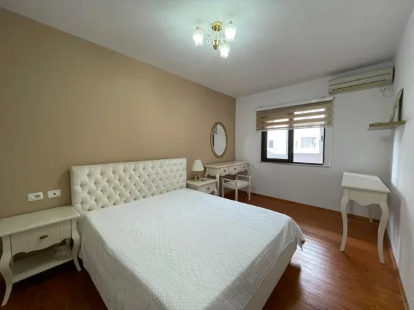 Tirane, jepet me qera apartament 2+1 Kati 4, 120 m² 800 € (Rruga e Kosovareve.)