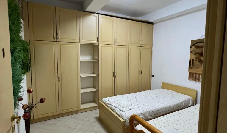 Tirane, jepet me qera apartament 2+1 Kati 3, 70 m² 700 € 