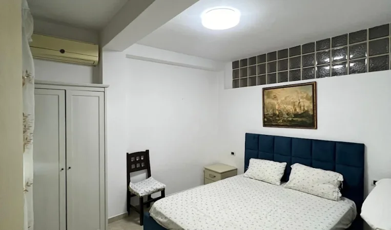 Tirane, jepet me qera apartament 2+1 Kati 3, 70 m² 700 € 