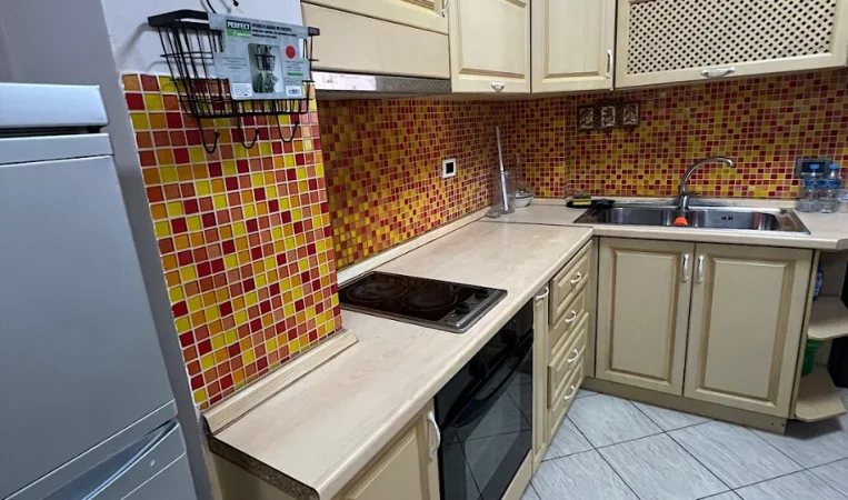Tirane, jepet me qera apartament 2+1 Kati 3, 70 m² 700 € 
