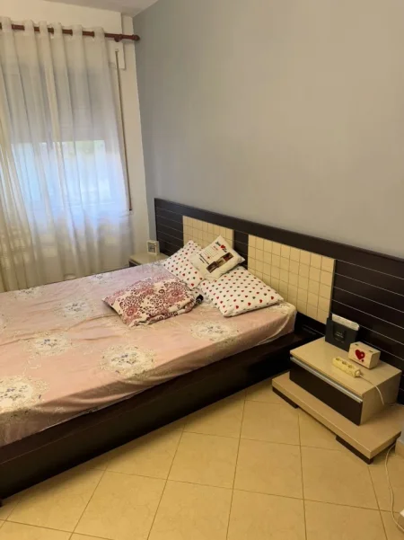 Tirane, jepet me qera apartament 1+1 Kati 2, 65 m² 350 € (Supermarket Spar 2 ne Fresk)