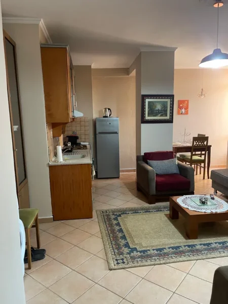 Tirane, jepet me qera apartament 1+1 Kati 2, 55 m² 650 € (SHESHI WILLSON)