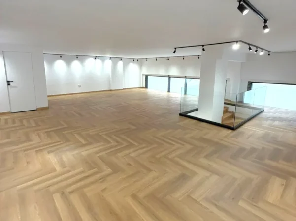 Shqiperi, jepet me qera ambjent biznesi , 3.500 € 
