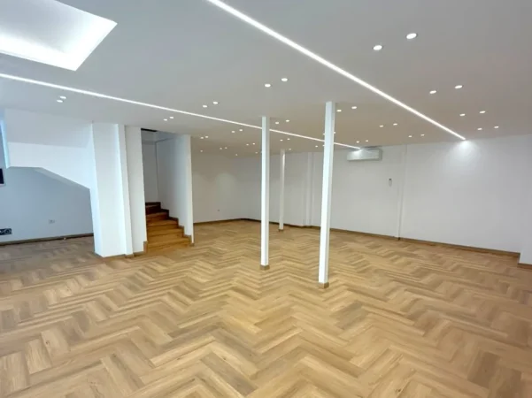 Shqiperi, jepet me qera ambjent biznesi , 3.500 € 
