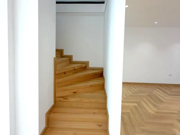Shqiperi, jepet me qera ambjent biznesi , 3.500 € 