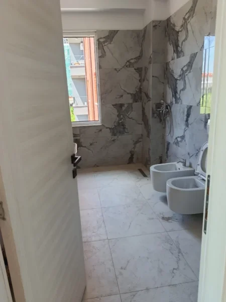 Tirane, shitet apartament 1+1 Kati 3, 60 m² 90.000 € (Paskuqan)