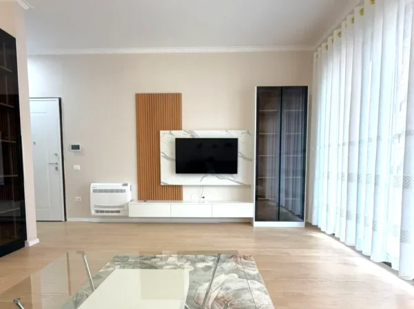 Tirane, jepet me qera apartament 2+1 , 1.300 € 