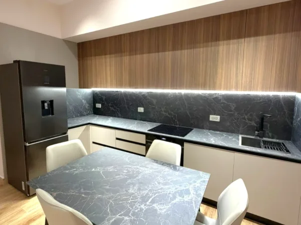 Tirane, jepet me qera apartament 1+1+Ballkon , 90 m² 950 € 