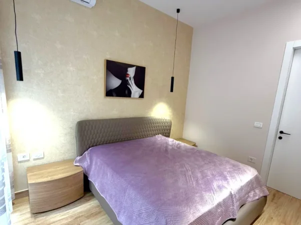 Tirane, jepet me qera apartament 1+1+Ballkon , 90 m² 950 € 