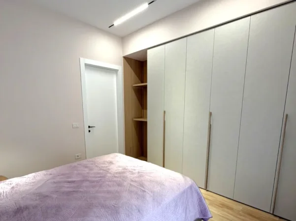 Tirane, jepet me qera apartament 1+1+Ballkon , 90 m² 950 € 