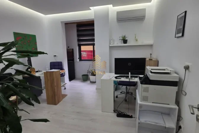 Tirane, jepet me qera ambjent biznesi Kati 1, 63 m² 500 € (Shkolla e Baletit)