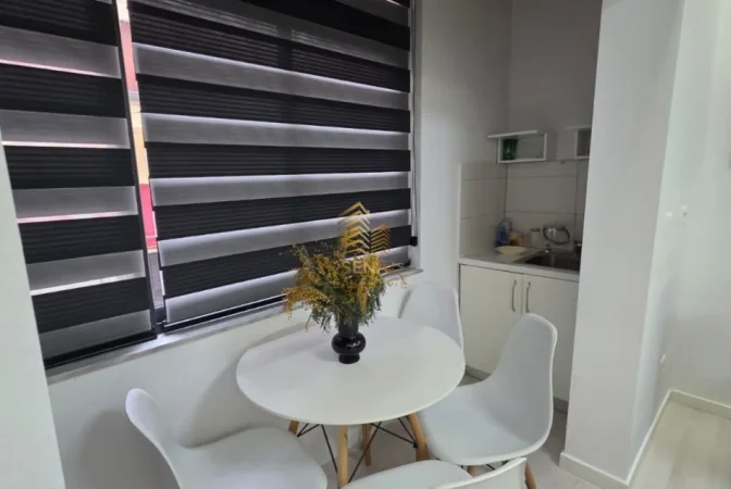 Tirane, jepet me qera ambjent biznesi Kati 1, 63 m² 500 € (Shkolla e Baletit)