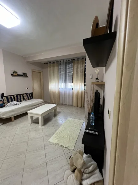 Tirane, jepet me qera apartament 2+1 Kati 3, 70 m² 