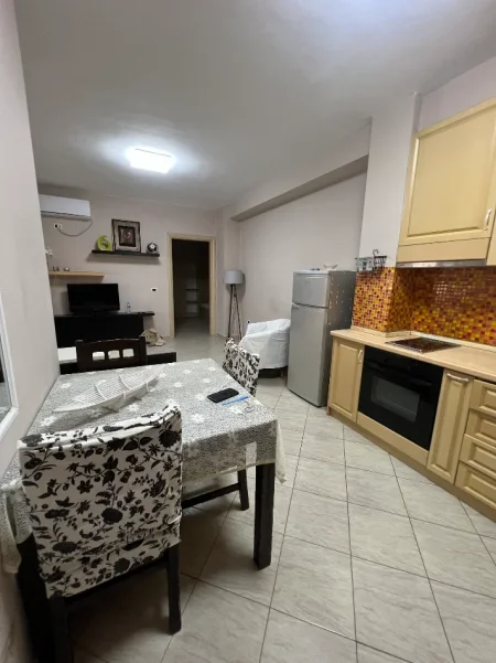 Tirane, jepet me qera apartament 2+1 Kati 3, 70 m² 