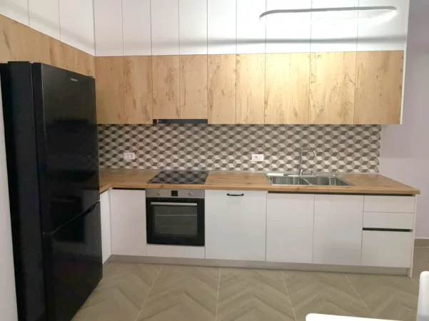 Tirane, jepet me qera apartament 1+1+Ballkon , 78 m² 850 € 