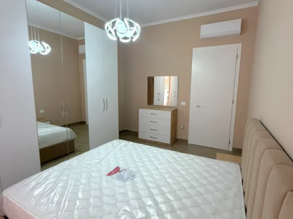 Tirane, jepet me qera apartament 1+1+Ballkon , 78 m² 850 € 