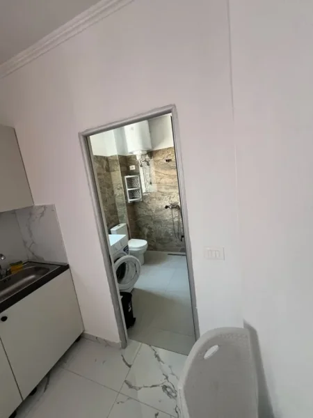 Tirane, jepet me qera apartament 1+1 Kati 4, 40 m² 300 € (Don Bosko)