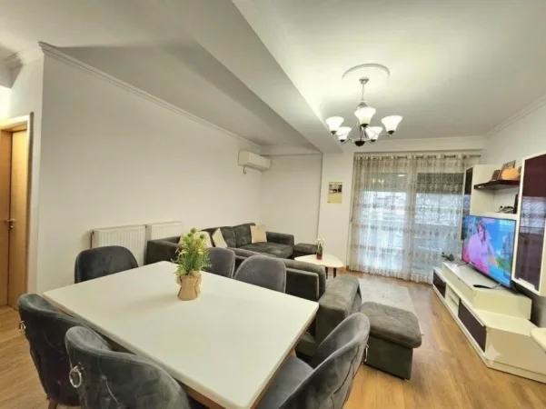 Tirane, jepet me qera apartament 2+1 Kati 1, 100 m² 700 € (KOPSHTI BOTANIK)
