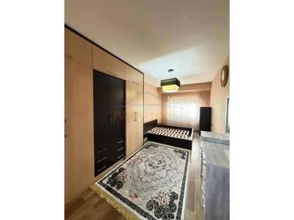 Tirane, jepet me qera 2+1 Kati 5, 116 m² 500 € 