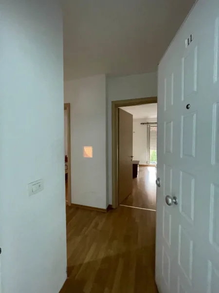 Tirane, jepet me qera apartament 1+1+Aneks+Ballkon Kati 2, 95 m² 570 € (rruga pjeter budi)