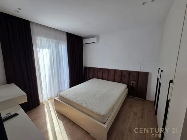 Shqiperi, jepet me qera apartament 2+1+Ballkon Kati 4, 55 m² 890 € (Rruga e Barrikadave)
