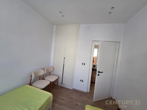Shqiperi, jepet me qera apartament 2+1+Ballkon Kati 4, 55 m² 890 € (Rruga e Barrikadave)
