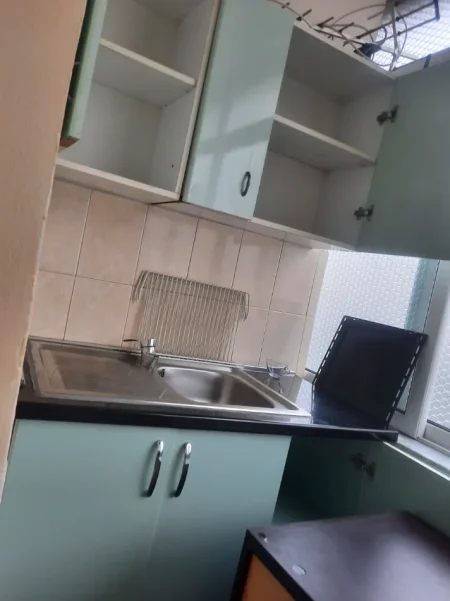 Tirane, shitet apartament 2+1 Kati 4, 57 m² 99.000 € (Shkolla Bashkuar)