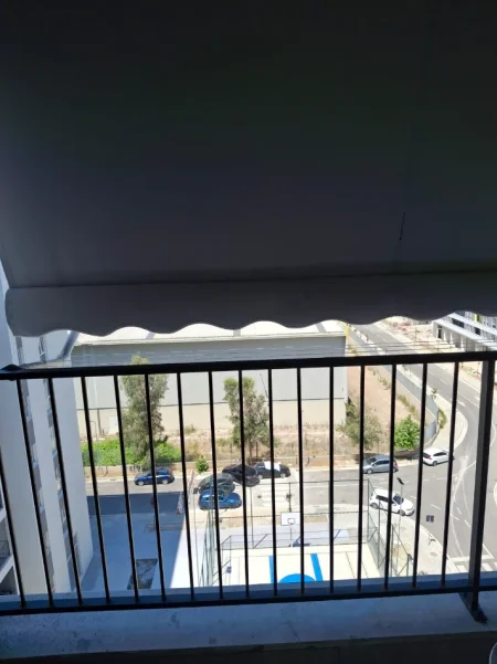 Jepet me qera apartament i bukur plot drite dhe i qete, komplet i ri dhe me arredim modern, 1+1+Ballkon Kati 7 me ashensor, 40.000 ALL (Univers City)