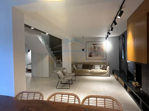 Qerret, shitet apartament duplex 3+1+2+OBORR, Kati 0, 161 m² 430.000 € (QERRET)