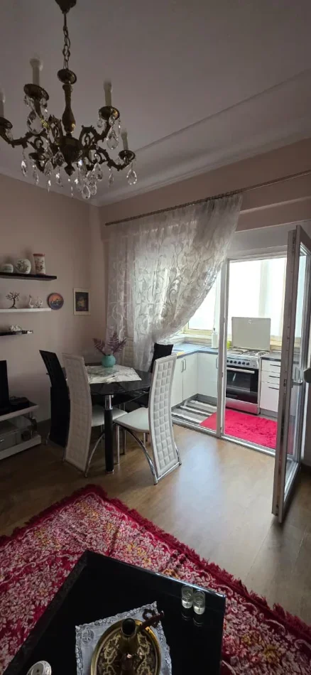 Tirane, jepet me qera apartament 2+1 Kati 3, 100 m² 600 € (Kristal Center)
