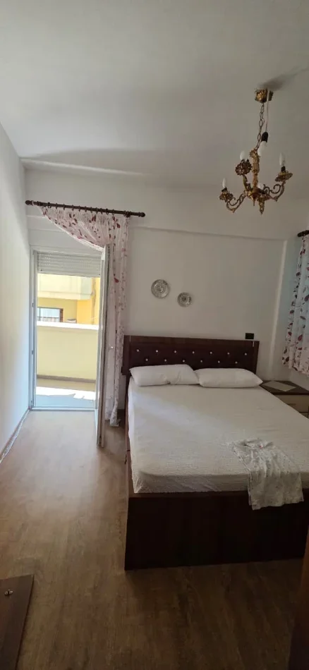Tirane, jepet me qera apartament 2+1 Kati 3, 100 m² 600 € (Kristal Center)
