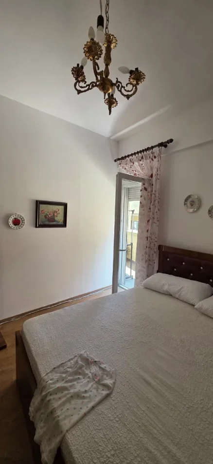 Tirane, jepet me qera apartament 2+1 Kati 3, 100 m² 600 € (Kristal Center)