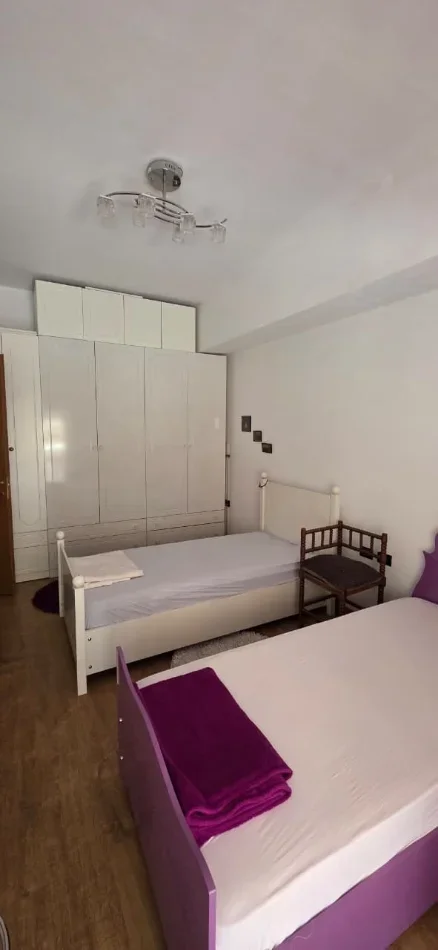 Tirane, jepet me qera apartament 2+1 Kati 3, 100 m² 600 € (Kristal Center)