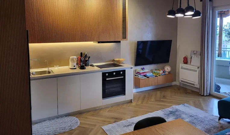 Tirane, shitet apartament 1+1+Ballkon Kati 9, 59 m² 150.000 € (Ish Tregu Elektrik)